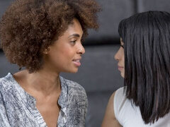 Vingeren, Interraciaal, Zoenen, Ondergoed, Masturbatie, Kut duiken, Geschoren, Strippen