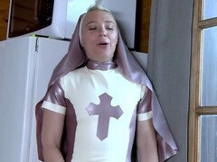 Blasen, Geile alte tussi, Milf, Nonne, Kurzes haar, Spanisch, Titten, Uniform