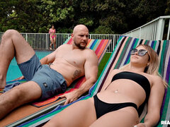 Engañando, Polla, Gafas, Lamidas, Al aire libre, Piscina, Bajo el agua, Mojado