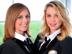 Пальцем, Поцелуи, Лесбиянка, Лизание, Натуральные сиськи, Бритые, Тощие, Стриптизерша