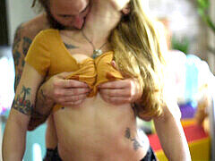 Amateur, Gros seins, Blonde, Sucer une bite, Lactation