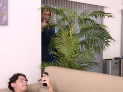 Grosse titten, Blondine, Blasen, Milf, Sohn, Ablutschen, Taboo