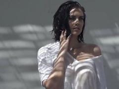 Américain, Gros seins, Britannique, Brunette brune, Célébrité, Lingerie, Mamelons, Mouillée