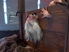 Gros seins, Blonde, Domination, Electricité, Partouze, Latex, Lingerie, Punition