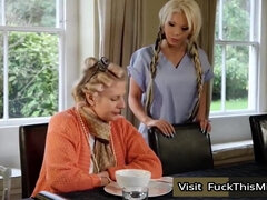 Grosser schwanz, Blondine, Vollbusig, Besamung, Fussjob, Deutsch, Pov, Spielzeuge