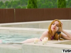 Anal, Cul à la bouche, Gros seins, En levrette, Branlette thaïlandaise, Léchez, Rousse roux, Nénés