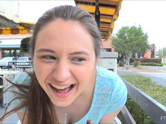 Tanzen, Extrem, Klaffend, Masturbation, Öffentlich, Solo, Weibliche ejakulation, Unter dem rock