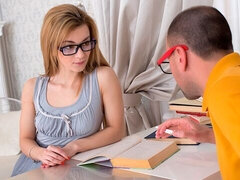 Grosse bite, Sucer une bite, En levrette, Petite femme, Rasée, Maigrichonne, Adolescente, Nénés