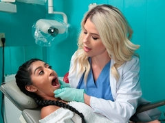 Culo, Rubia, Penetracion con dedos, Besar, Lesbiana, Lamidas, Coño, Estriptis