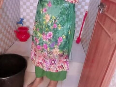 18, 浴室, デカ尻, カップル, 指いじり, 自家製, インド人, シャワー