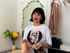 Morena, Pajear, Lencería, Masturbación, Latex, Afeitado, Tatuaje, Adolescente