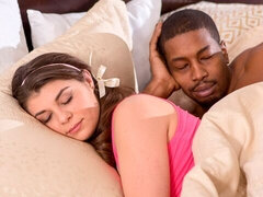 Amateur, Dormitorio, Verga grande, Negro, Morena, Estilo perrito, Interracial, Afeitado