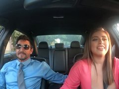 Voiture, Couple, Tir de sperme, Queue, Doigter, Fille latino, Seins naturels, Piercing