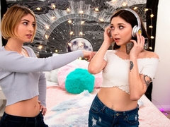 Culo, Linda, Penetracion con dedos, Coño, Afeitado, Estriptis, Tatuaje, Tetas