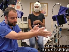 Américain, Derrière les coulisses, Éjaculation interne, Robe, Femme dominatrice, Doigter, Gants, Orgasme
