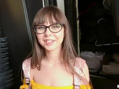 Gros cul, Grosse bite, Gros seins, Sucer une bite, En levrette, Bite énorme, Pov, Adolescente