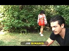 Gros seins, Brunette brune, Tromperie, Énorme, Maman, De plein air, Criant, Nénés