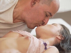 Brunette brune, Hd, Léchez, Masturbation, Chatte, Rasée, Adolescente, Ados anal