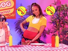 Grosser arsch, Wettbewerb, Küssen, Lingerie, Masturbation, Strapon, Entkleiden, Jungendliche (18+)