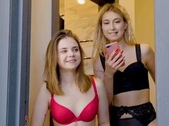 18 ans, Cul, Blonde, 2 femmes 1 homme, Rousse roux, Lécher le sphincter, Tatouage, Plan cul à trois