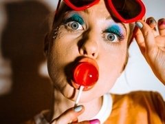 In den arsch, Blasen, Hundestellung, Aufs gesicht abspritzen, Furzen, Rasiert, Jungendliche (18+), Titten