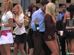 Bekleidet, Spermaladung, Lesbisch, Party, Pool, Satin, Swingers, Nass