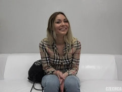 Блондинки, Чешки, Застенчивая