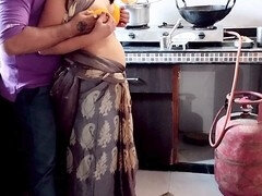 デカ尻, インド人, キッチン, 熟年, 乳首, オマンコ, スラップ, フェラする