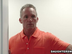 Fille, En levrette, Famille, Le plan cul à quatre, Groupe, De plein air, Rasée, Nénés