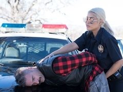 Gros cul, Gros seins, En levrette, Mère que j'aimerais baiser, Police, Rasée, Nénés, Uniforme