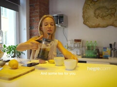 Amateur, Nana, Dingue, Érotique, Nue  à poil, Mamelons, Petite femme, Solo