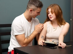 Grosser arsch, Grosser schwanz, Blasen, Natürlichen titten, Rotschopf, Kurzes haar, Jungendliche (18+), Titten