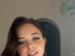 18 jahre, Leie, Grosse titten, Braunhaarige, Schlampe, Scherzbold, Jungendliche (18+), Netzkamera