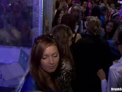 Grosse bite, Gros seins, Sucer une bite, Groupe, Hard, Seins naturels, Fête, Nénés