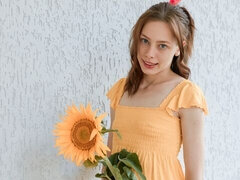 Enthousiasteling, Bruinharig, Masturbatie, Mager, Alleen, Strippen, Tiener, Tieten likken