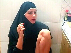 Arabe, Gros cul, Mère que j'aimerais baiser, Fumer