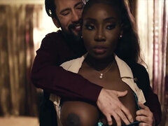 Africain, Gros cul, Gros seins, Sucer une bite, En gros plan de très près, Noir ébène, Interracial, Jarretelles