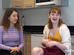 Doigter, Allemand, Lesbienne, Seins naturels, Huilée, Chatte, Rousse roux, Rasée