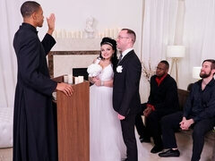 Gros cul, Noire, Sucer une bite, Brunette brune, Cocu, Double pénétration, Homme homme femme, Plan cul à trois