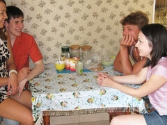 Любители, Большая жопа, Большой член, Брюнетки, Вчетвером, Натуральные, Молоденькие, Сиськи