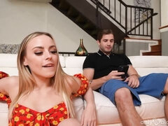 Blondine, Blasen, Sperma im mund, Spermaladung, Lecken, Entkleiden, Tätowierung, Jungendliche (18+)