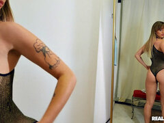 69, Gros seins, Sucer une bite, Doigter, Piercing, Pov, Chatte, Tatouage