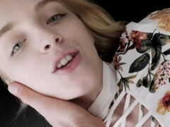 Blondine, Blasen, Freundin, Höschen, Zierlich, Pov, Taboo, Tätowierung