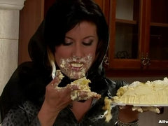 Aangekleed, Vrouw, Eten, Natuurlijke tieten, Naakt, Douche, Tieten likken, Nat