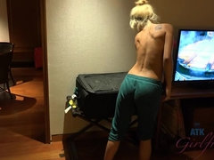 Arsch, Besamung, Fussjob, Klaffend, Höschen, Pov, Rasiert, Entkleiden