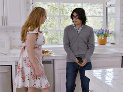 Américain, Gros cul, Gros seins, En levrette, Domination, Mère que j'aimerais baiser, Tatouage, Plan cul à trois