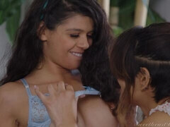 指いじり, 彼女, キス, 下着, オナニー, オマンコ, ストリッピング, ティーン