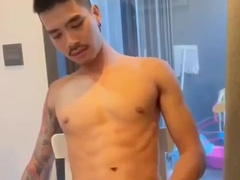 வலிமையான பெரிய சேவல் ஹார்ட் ஃபக்