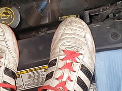 mechanic found smelly soccer shoes in van