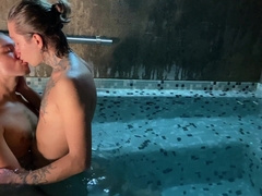 Harry_Jen - Steaming guy Harry drills Jen in the pool which makes a internal cumshot